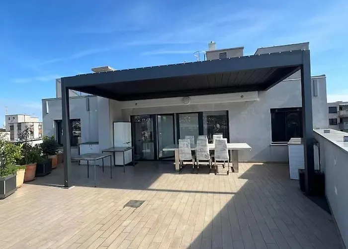 Old Town Rooftop With Huge Terrace & Parking * Capodistria